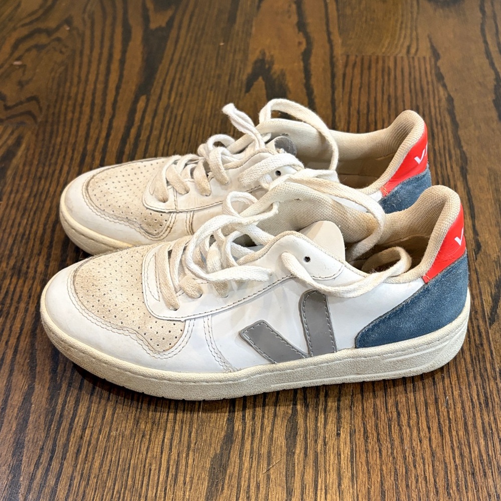 Veja Sneakers with blue and orange pop size 35 eu/ 4 us